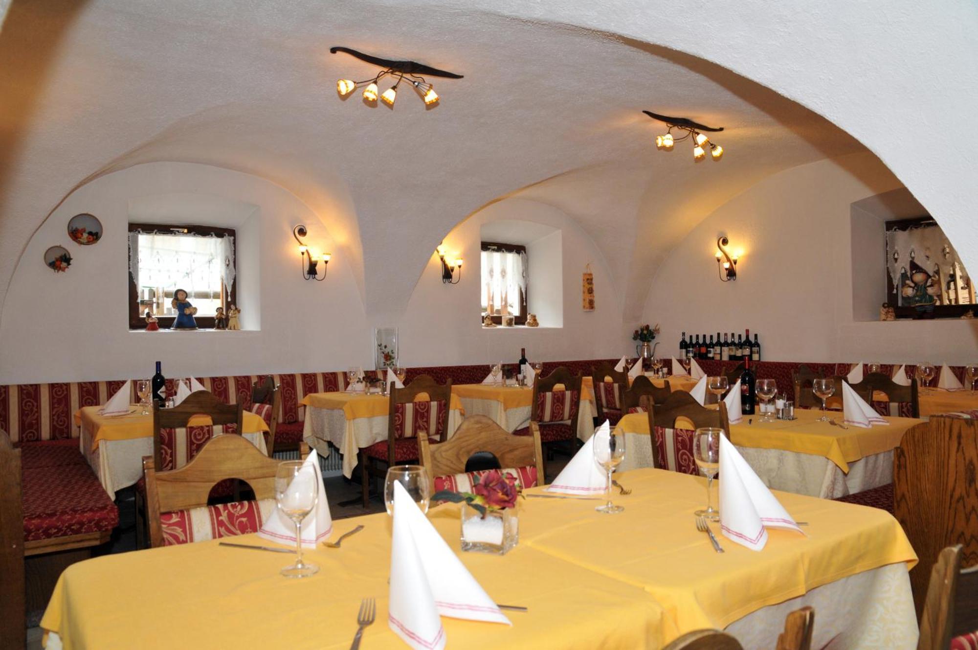 Garni Val Udai Hotel Mazzin Exterior photo