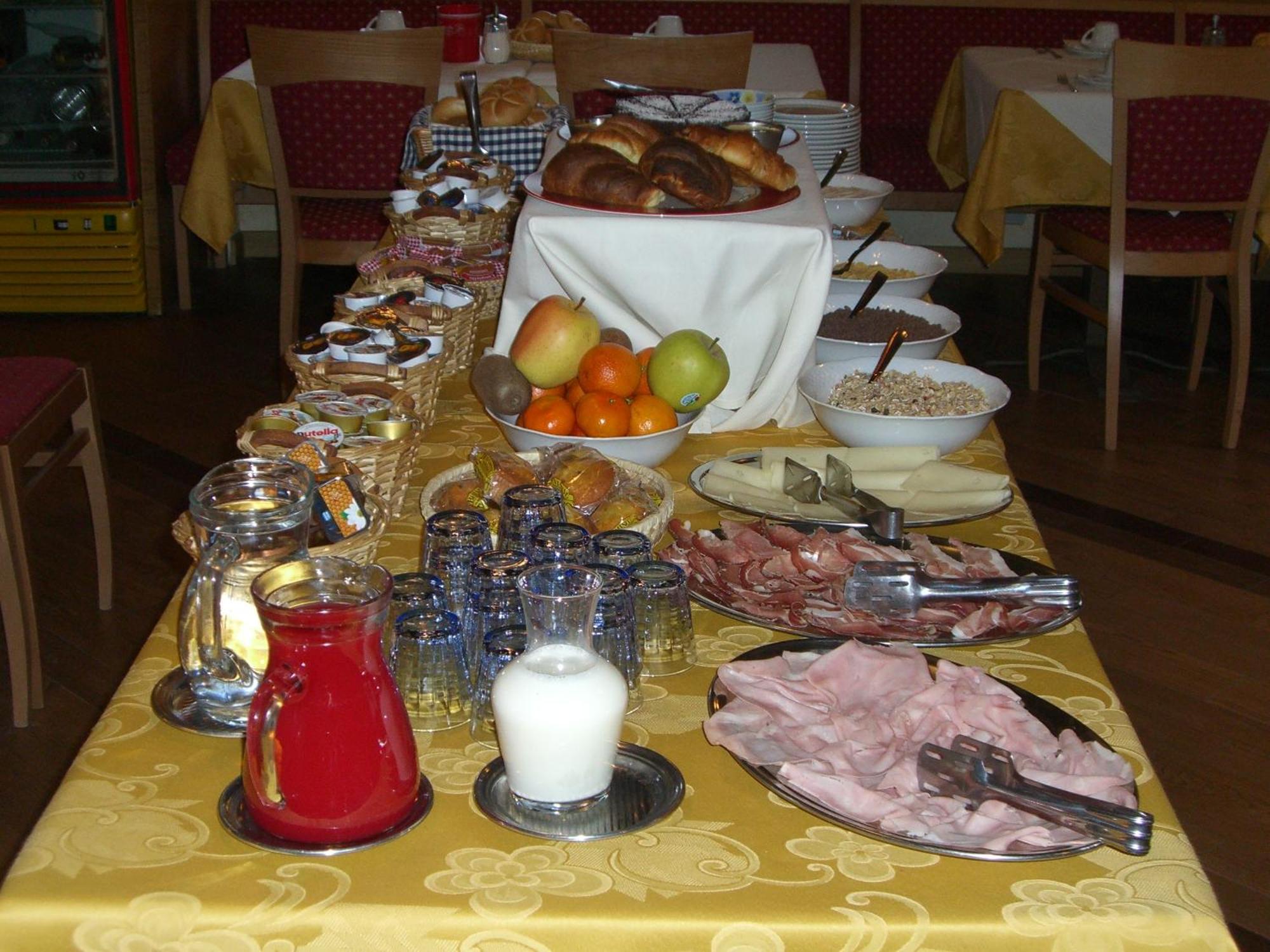 Garni Val Udai Hotel Mazzin Exterior photo