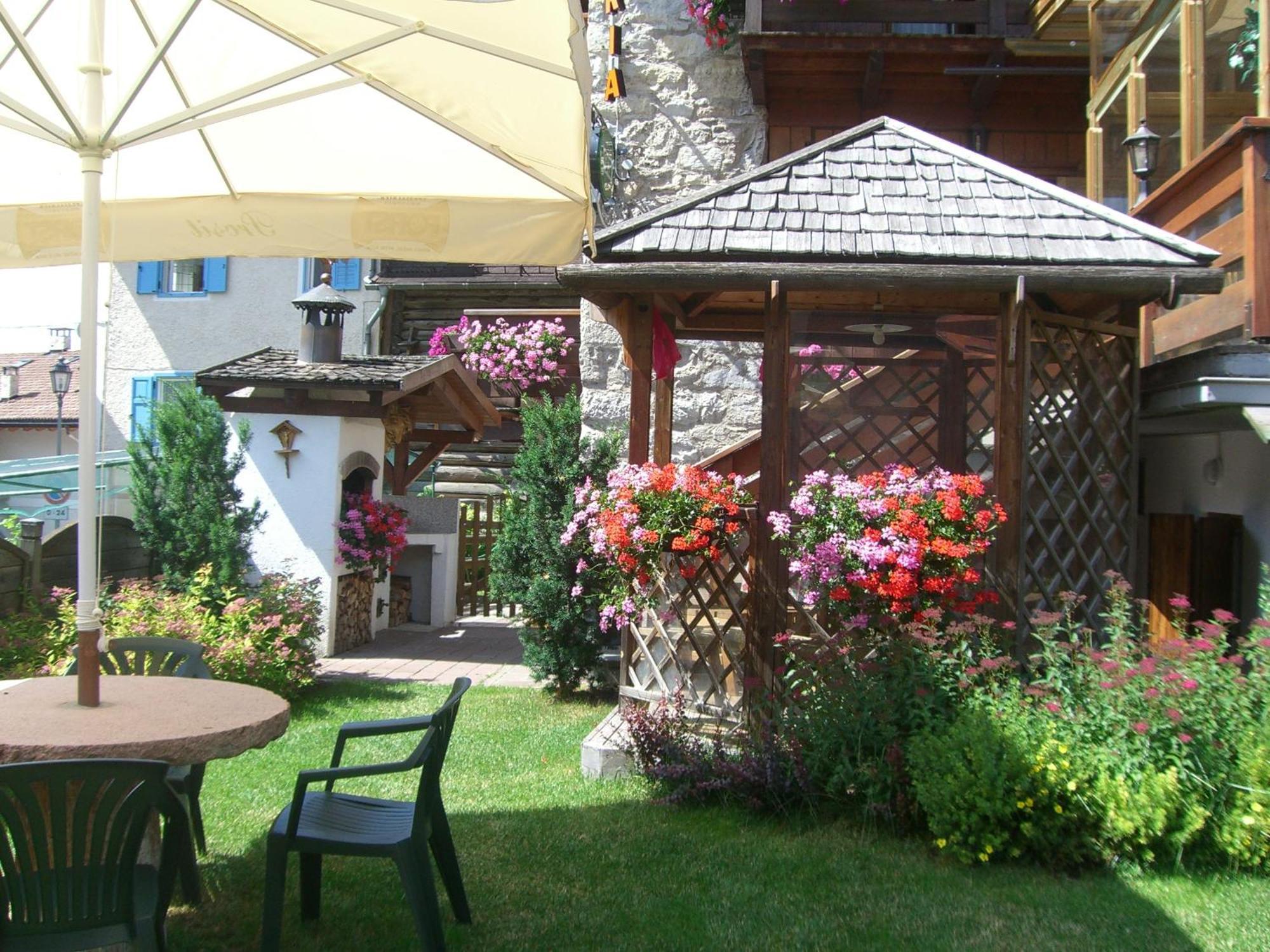 Garni Val Udai Hotel Mazzin Exterior photo