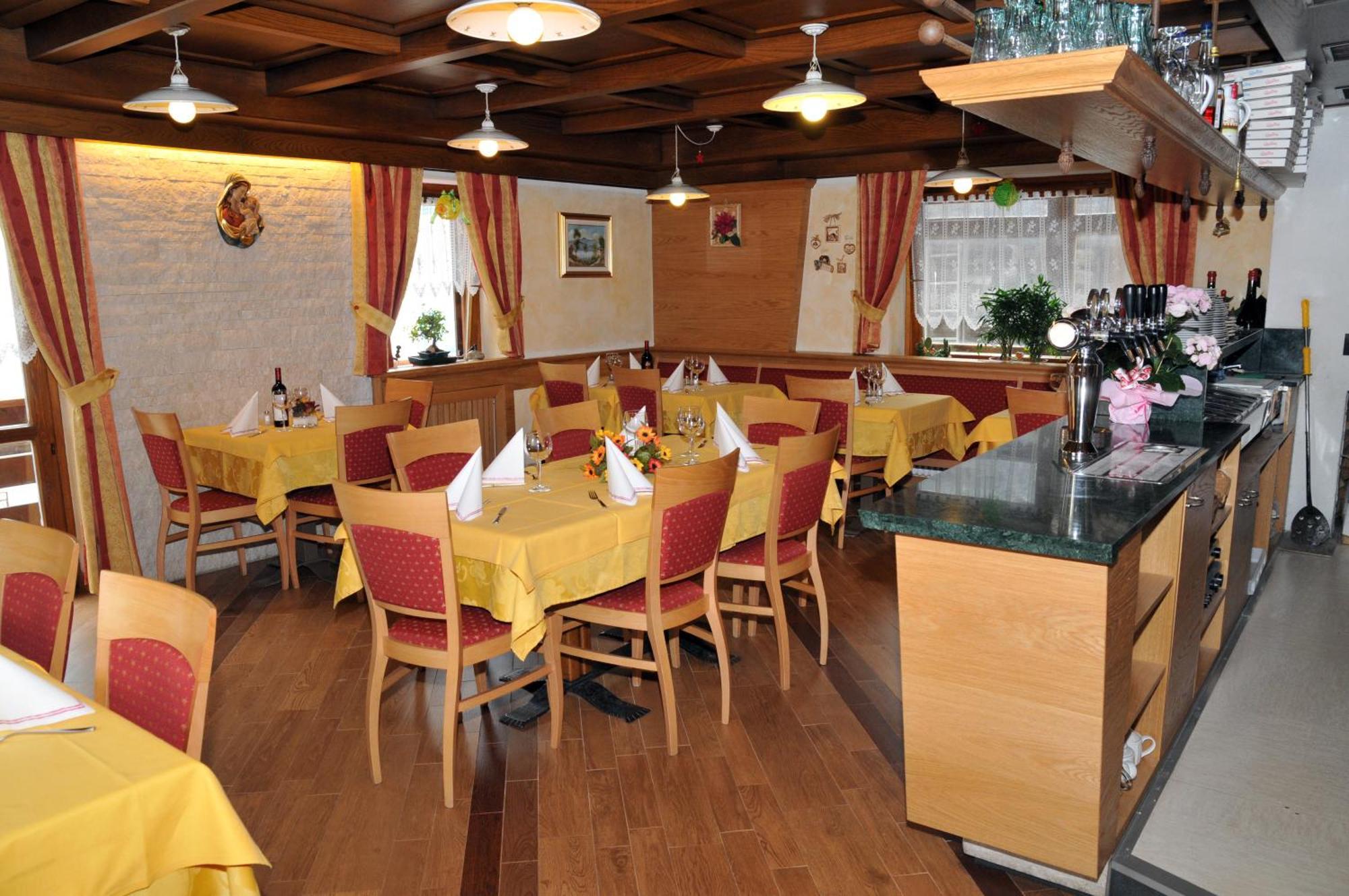 Garni Val Udai Hotel Mazzin Exterior photo